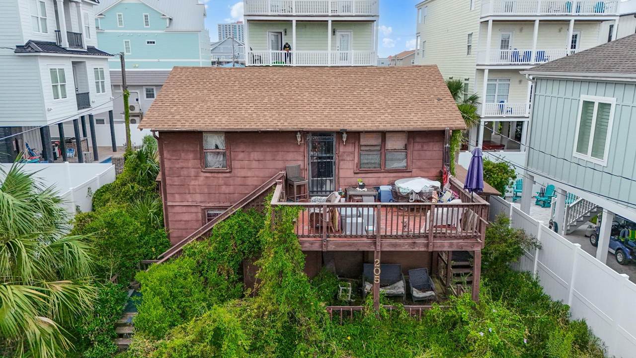 205 29th Ave. N - Photo 1