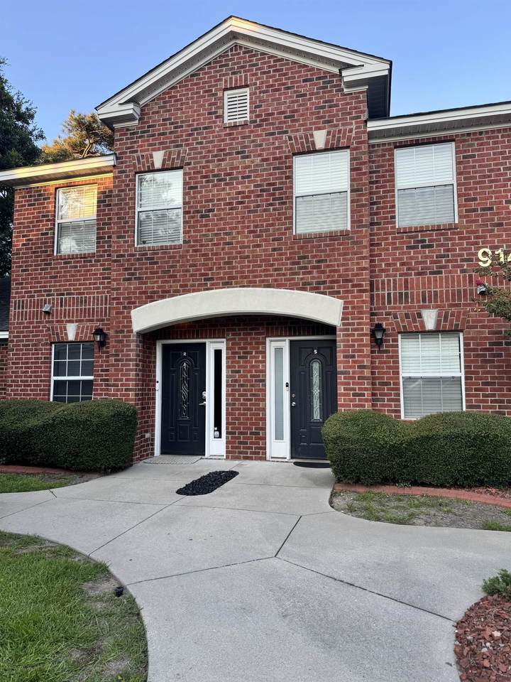 914 Hillside Dr. S - Photo 1