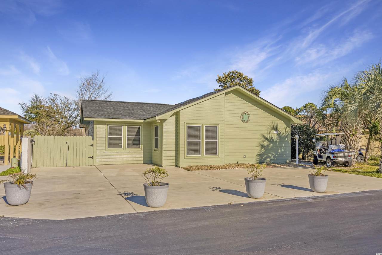 717 Live Oak Circle - Photo 1