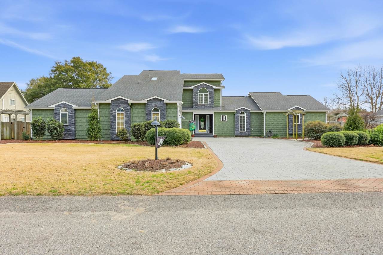4496 Wedgewood Dr. - Photo 1
