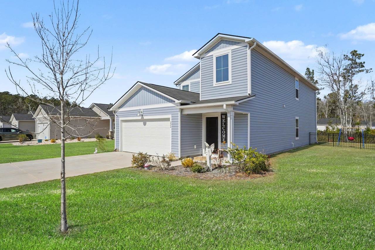 224 Saddle St - Photo 1
