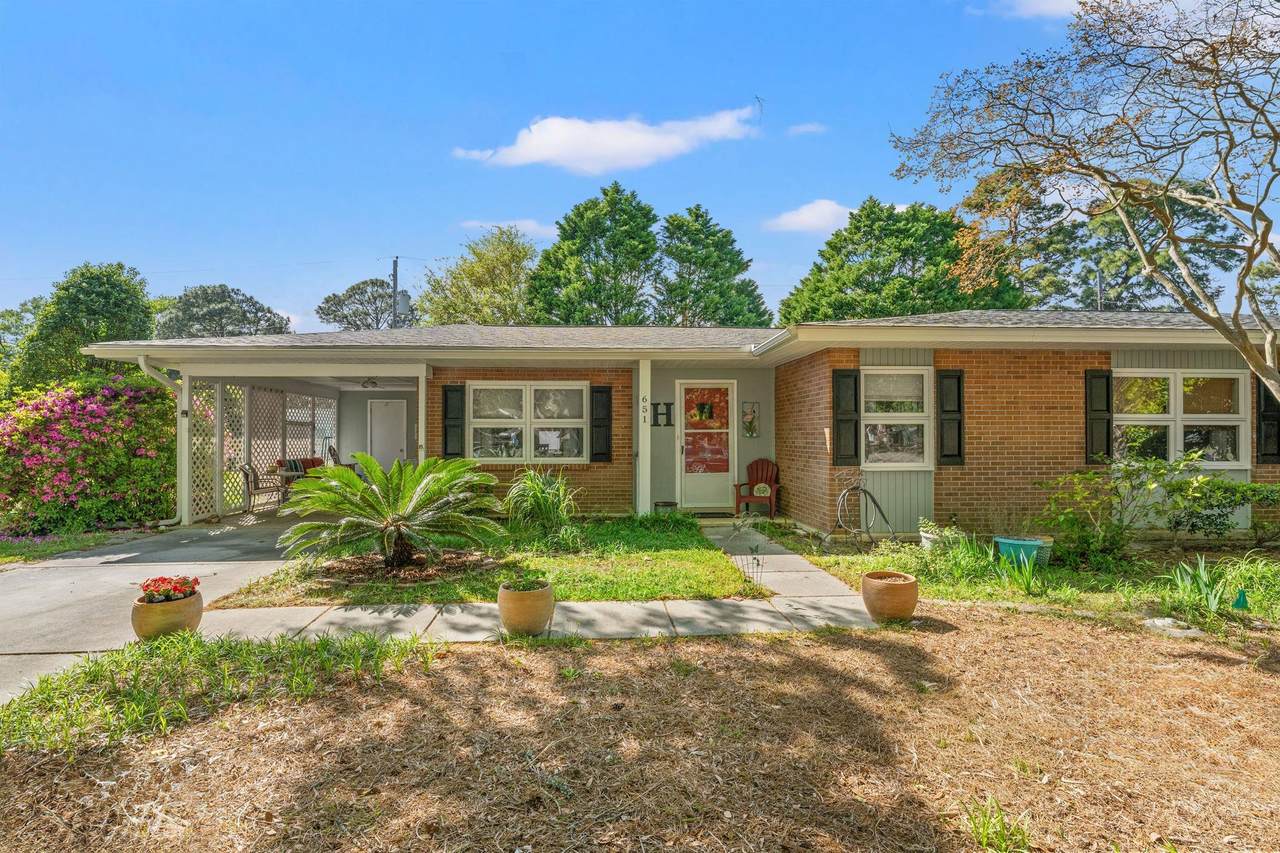 651 Redwood Ave. - Photo 1