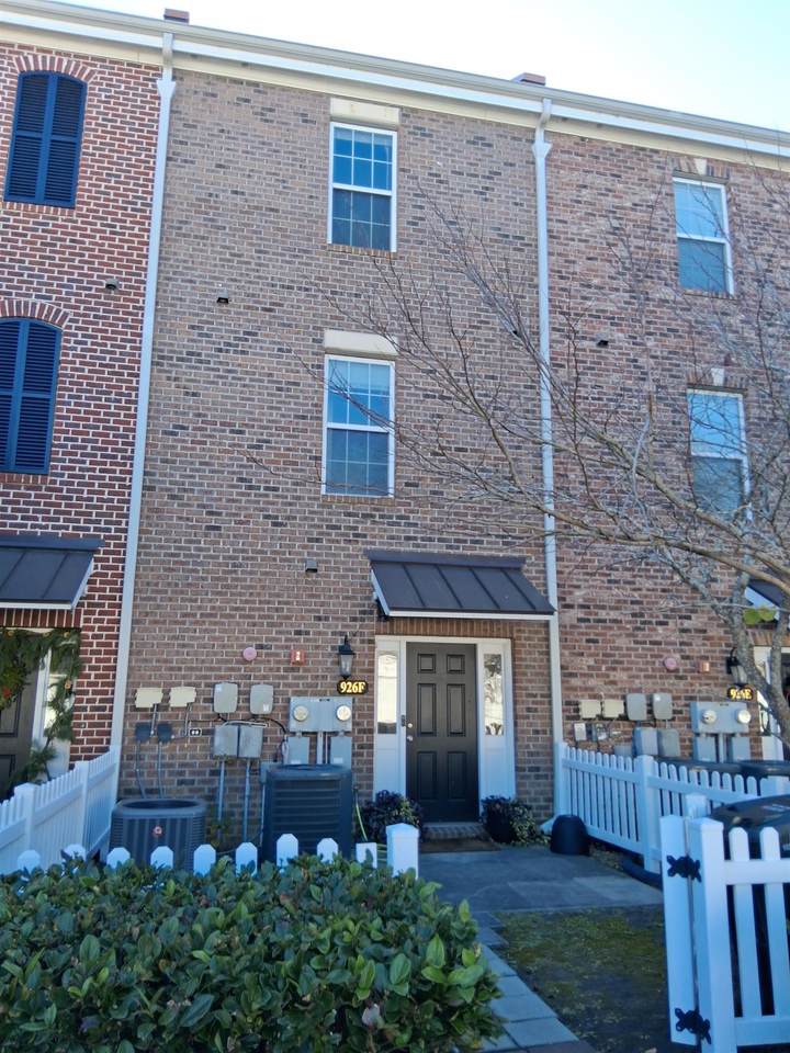 926 Price Ln. - Photo 1