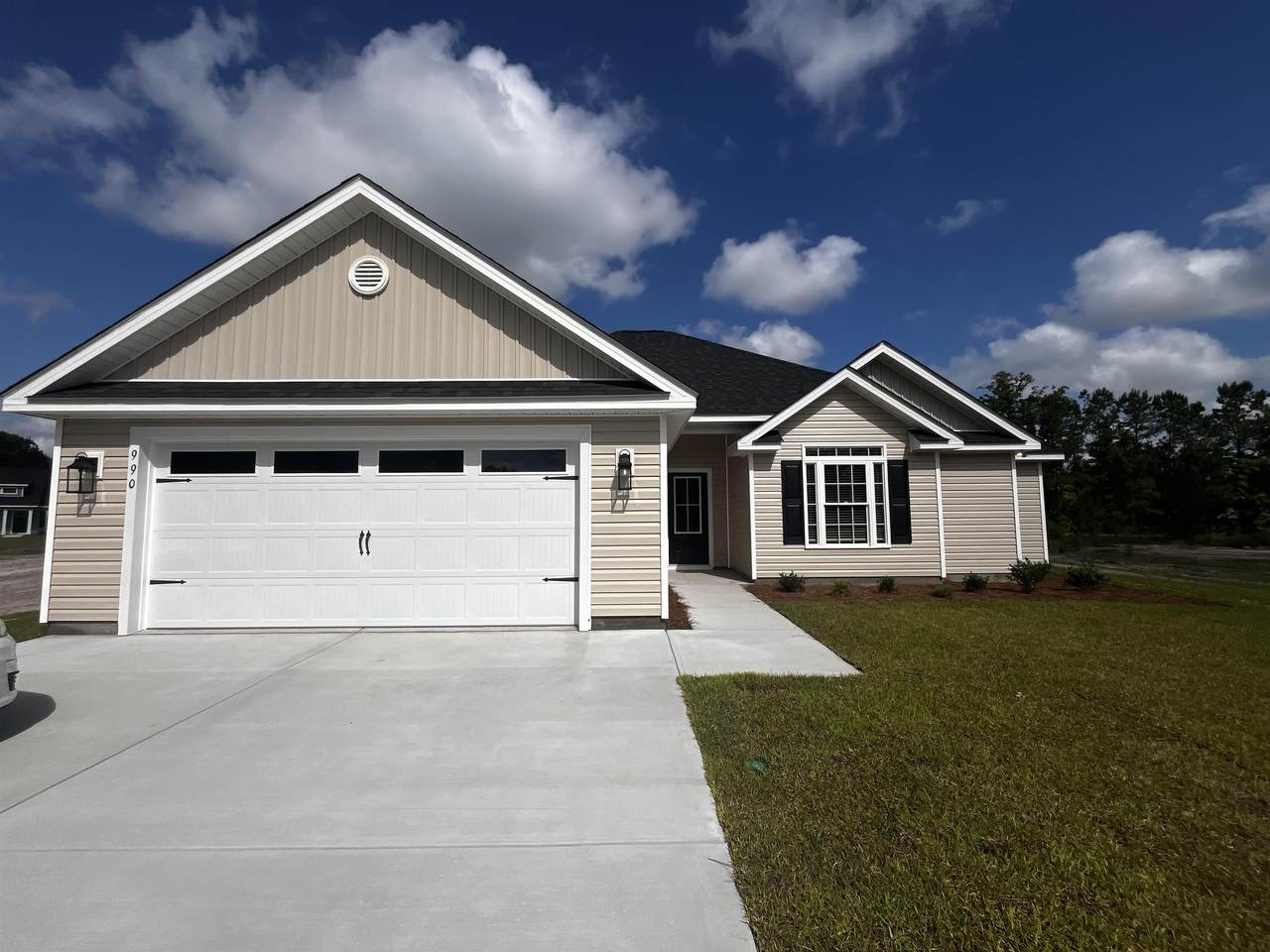 990 Inglewood Dr. - Photo 1