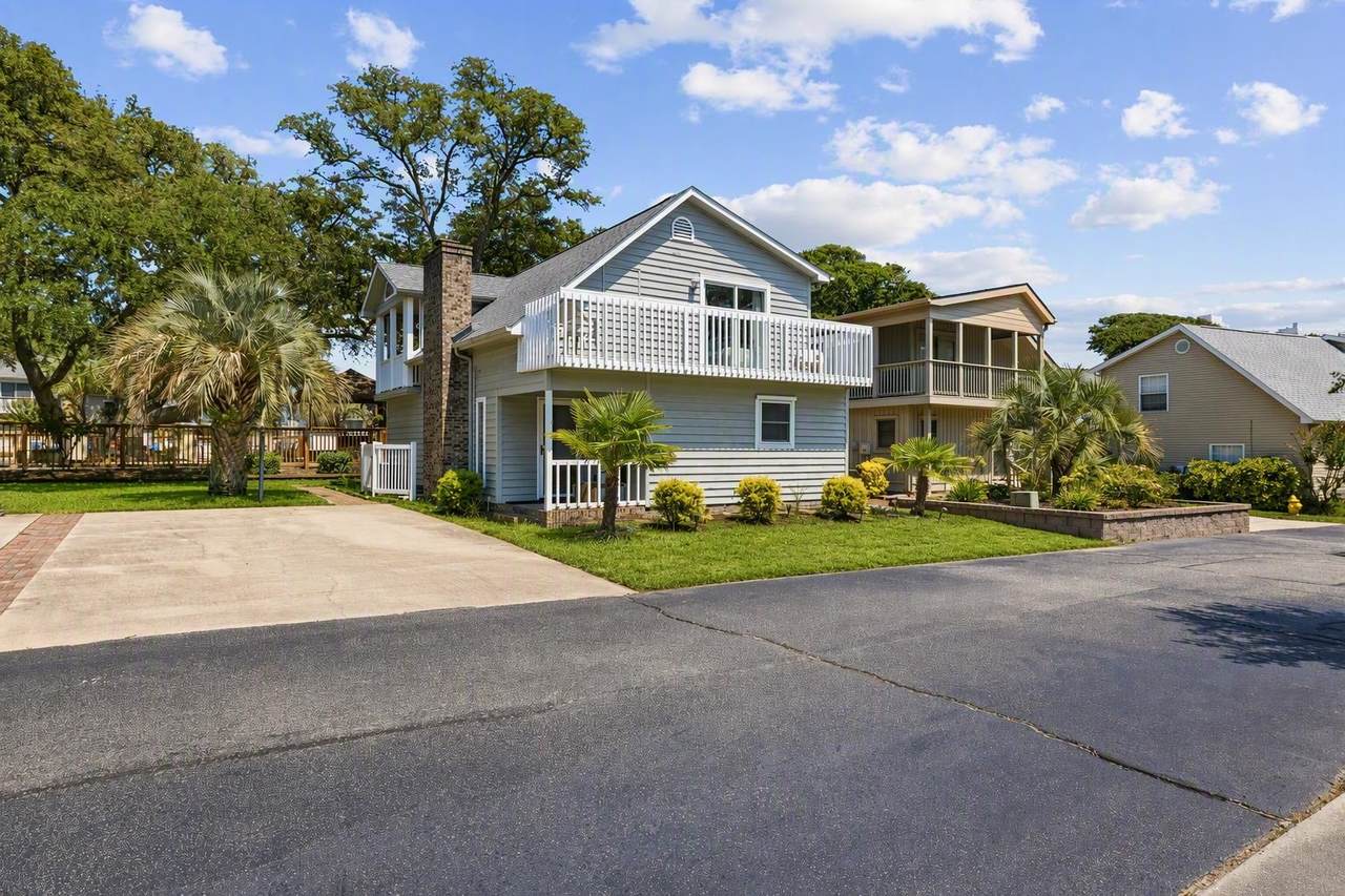 402 Windy Ln. - Photo 1