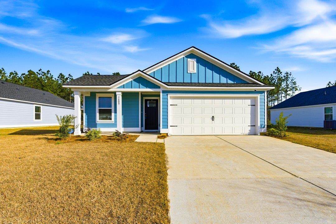 1609 King Oaks Loop - Photo 1
