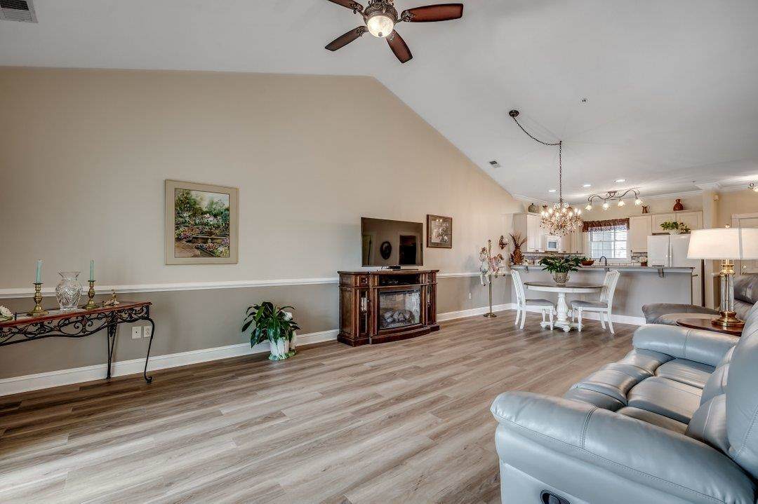 https://bt-photos.global.ssl.fastly.net/ccar/orig_boomver_1_2608612-2.jpg