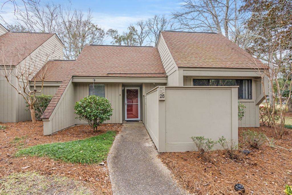 301 Club Circle - Photo 1