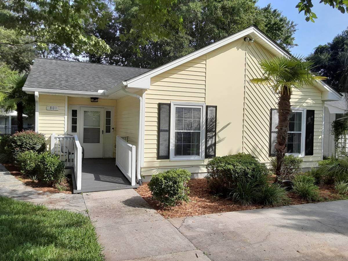 301 Stratford Pl. - Photo 1