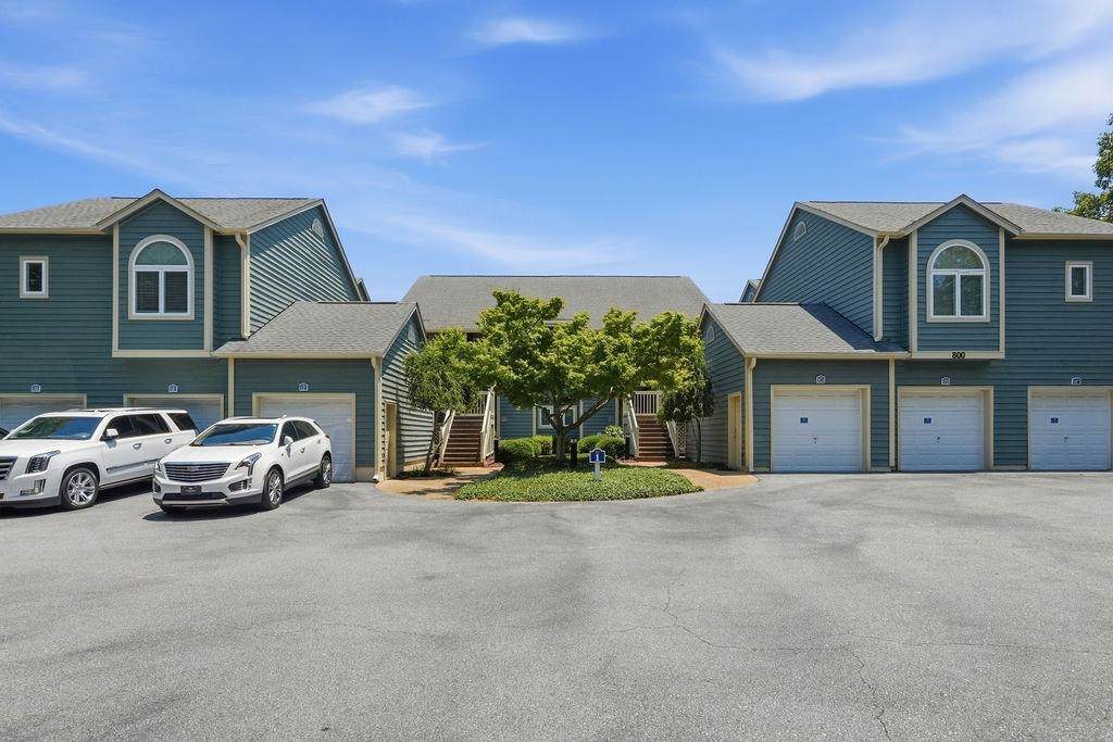 800 Castleford Circle - Photo 1