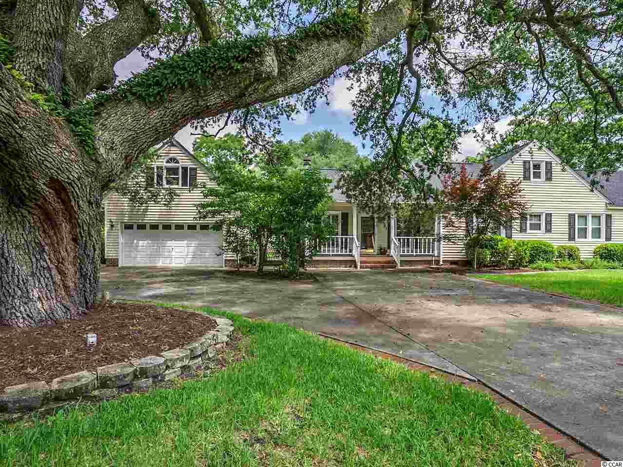 1401 Lakeland Dr. - Photo 1