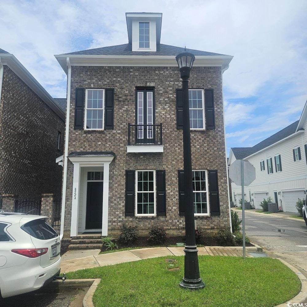 852 Iris St. - Photo 1