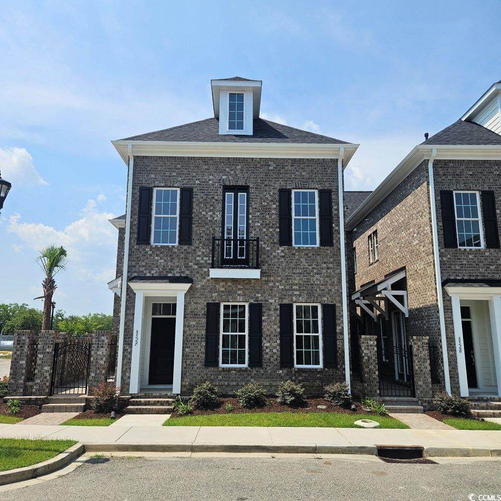 852 Iris St. - Photo 1