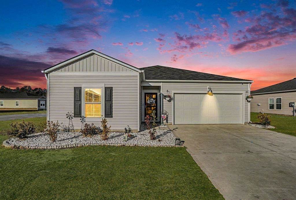 186 Saddle St - Photo 1