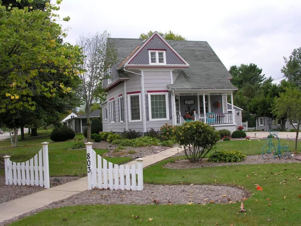 803 10th Street - Photo 1