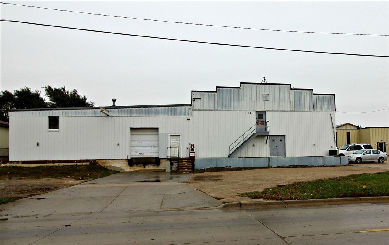 2123 Commercial Street - Photo 1