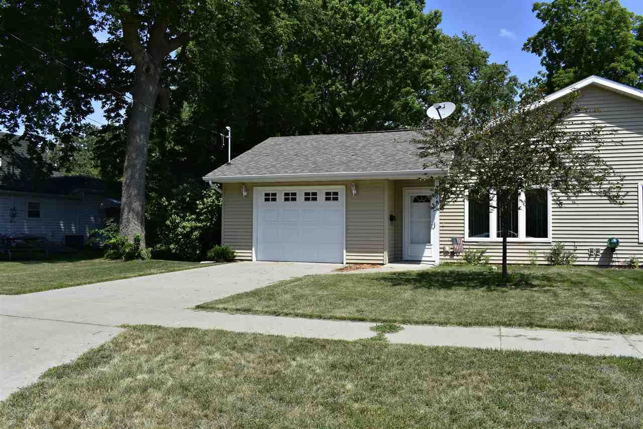 306 7th St. S.E. - Photo 1