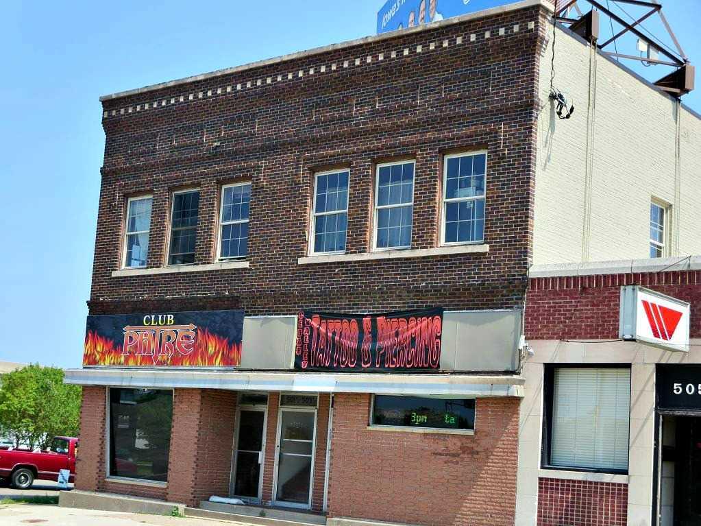 501 4 Street - Photo 1
