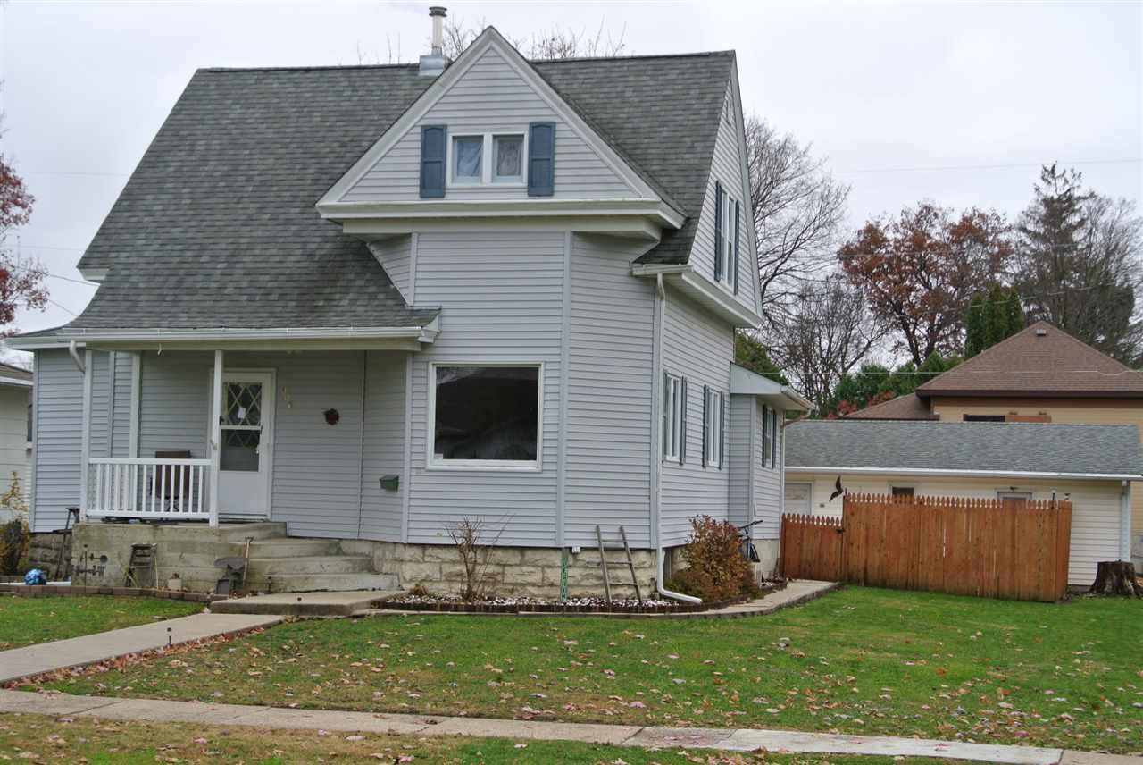 906 Pleasant Street - Photo 1