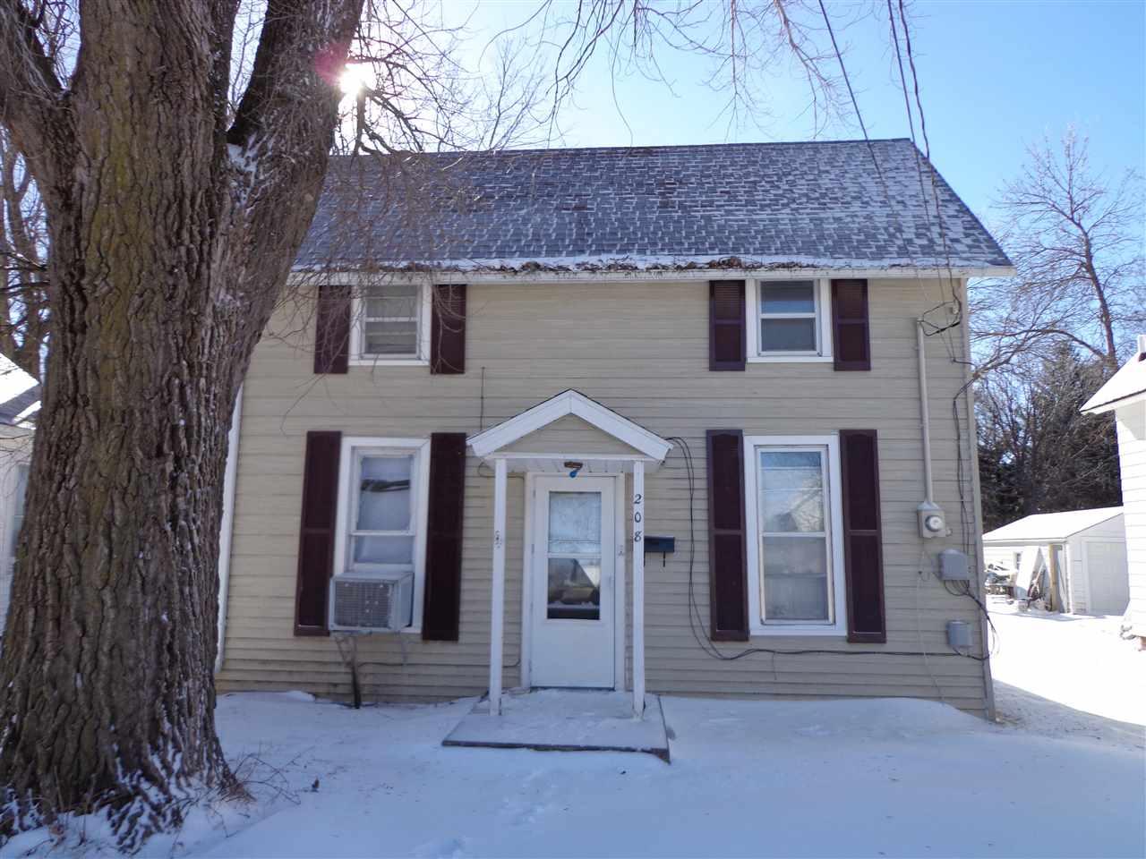 208 16 Avenue - Photo 1