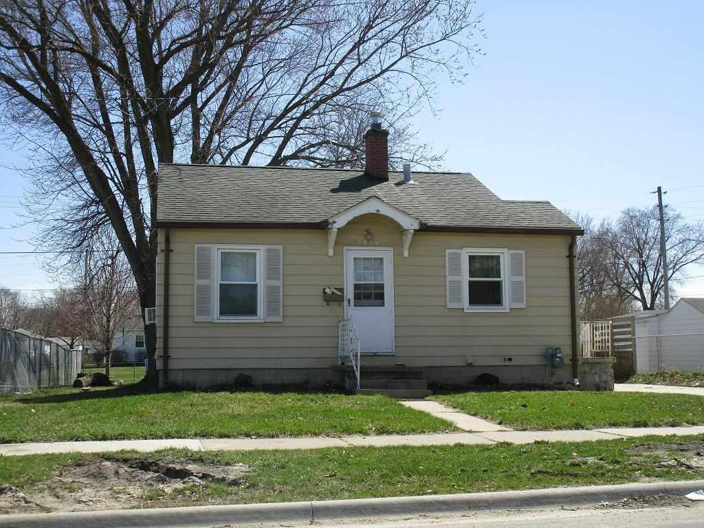 1906 Hawthorne Avenue - Photo 1