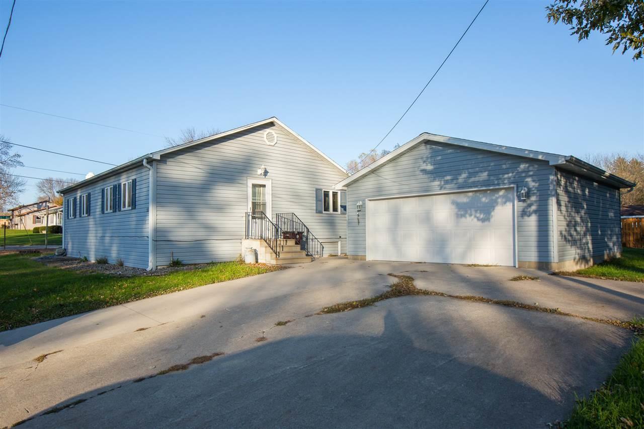 804 16th - Photo 1