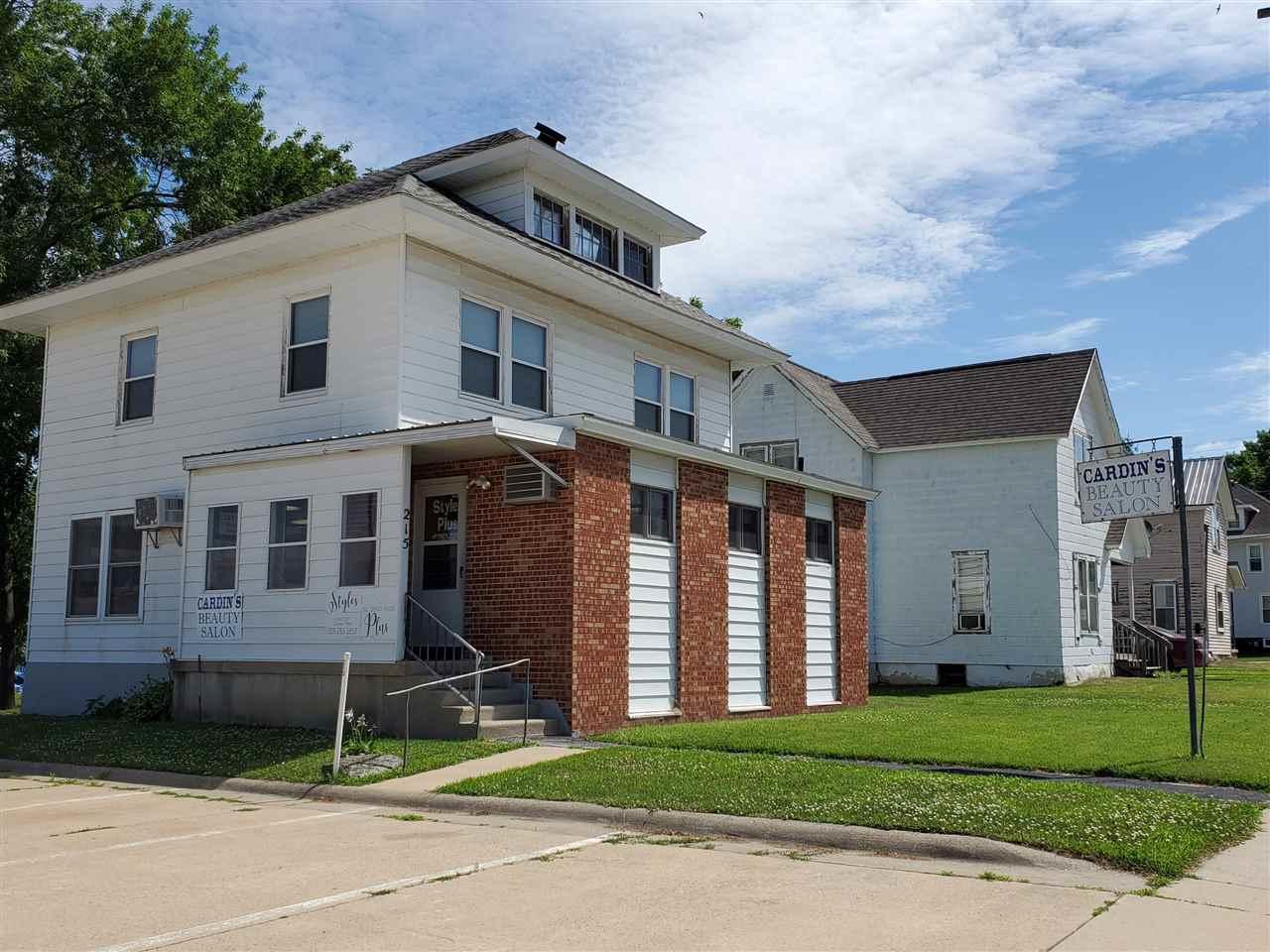 215 E Charles - Photo 1