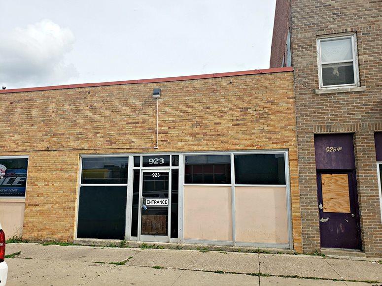 923 5 Street - Photo 1