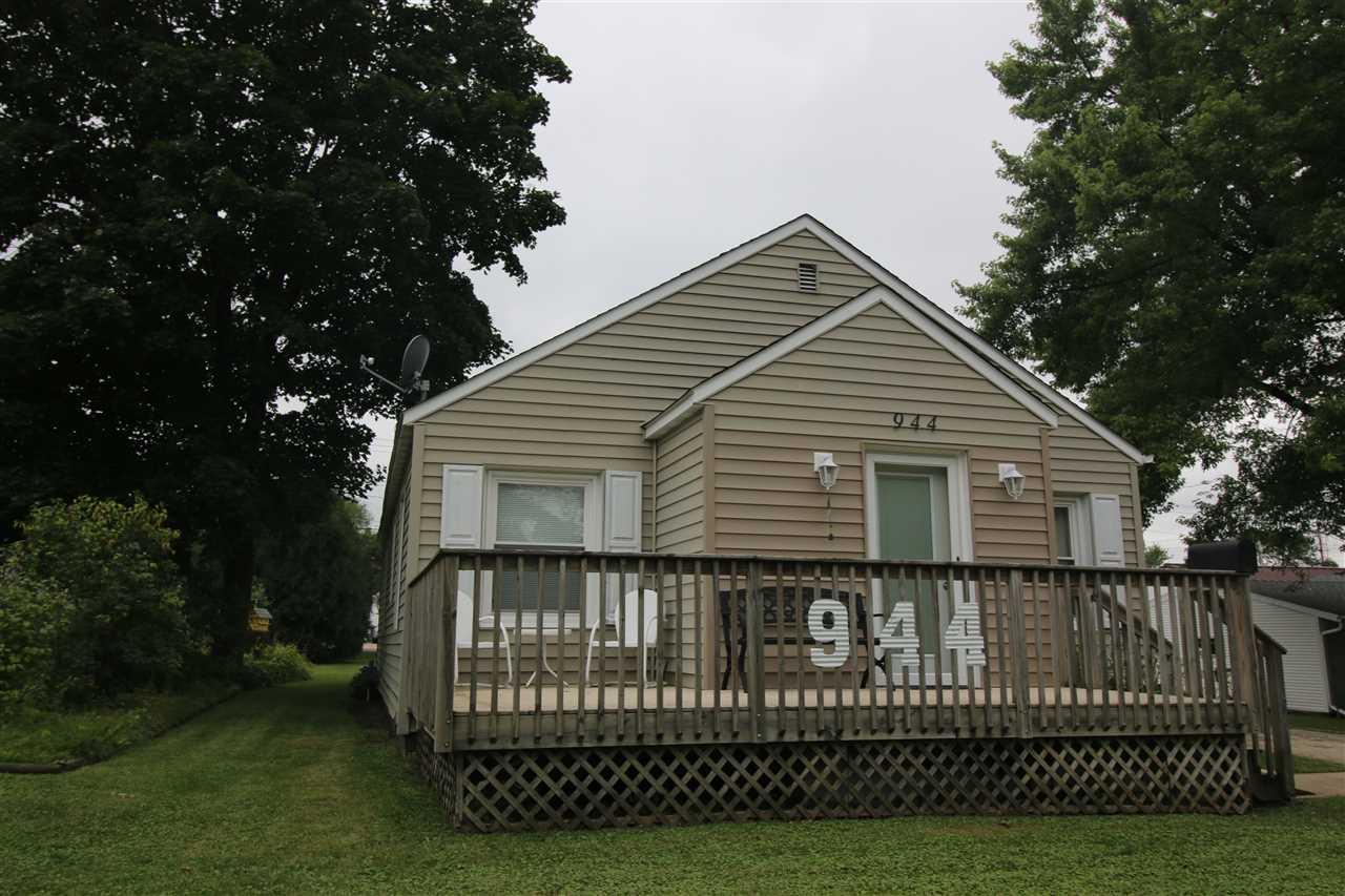 944 1st Ave Ne - Photo 1