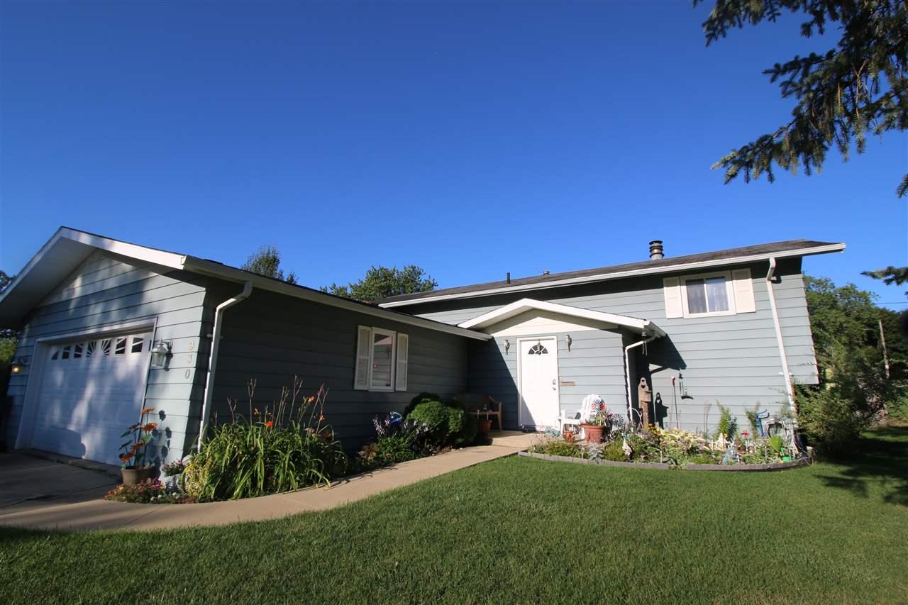 930 4th Ave Ne - Photo 1