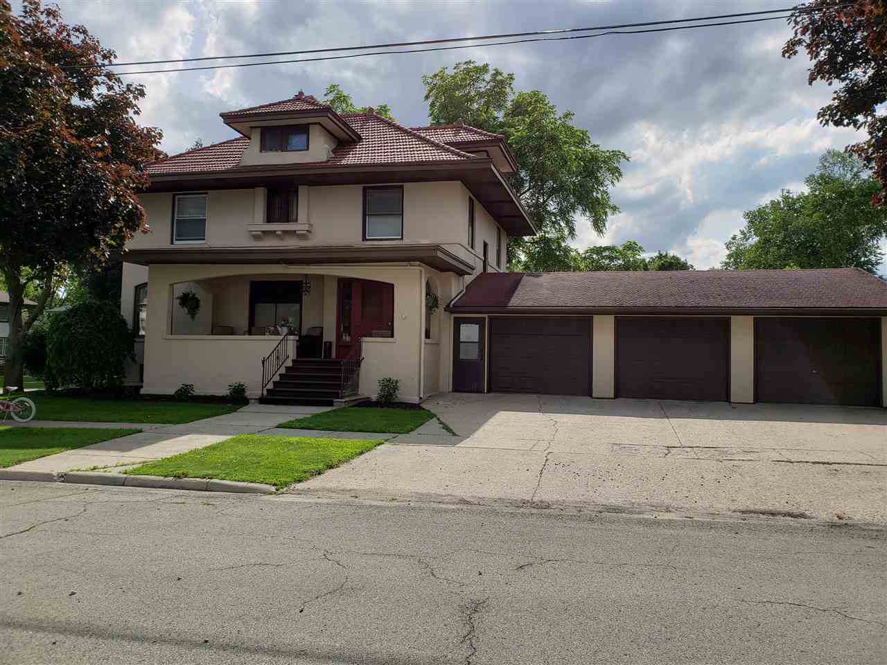 219 10th Street - Photo 1