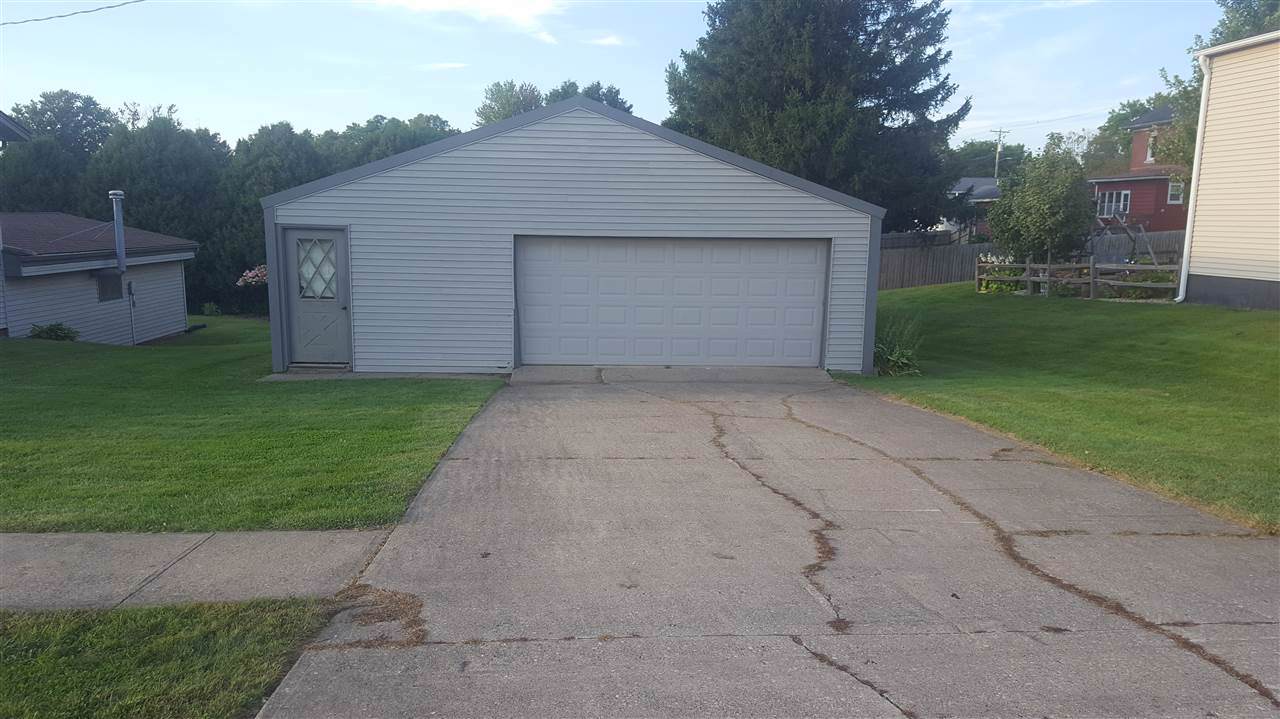 304 Davis Street - Photo 1