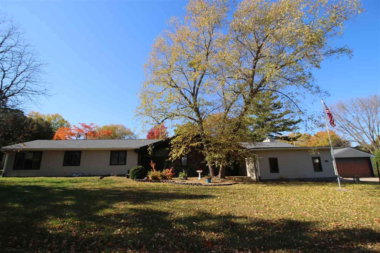 100 Hillside Drive E - Photo 1