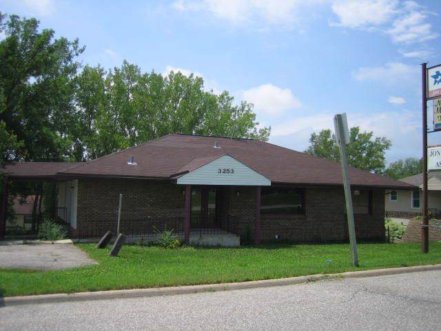 3253 University Avenue - Photo 1