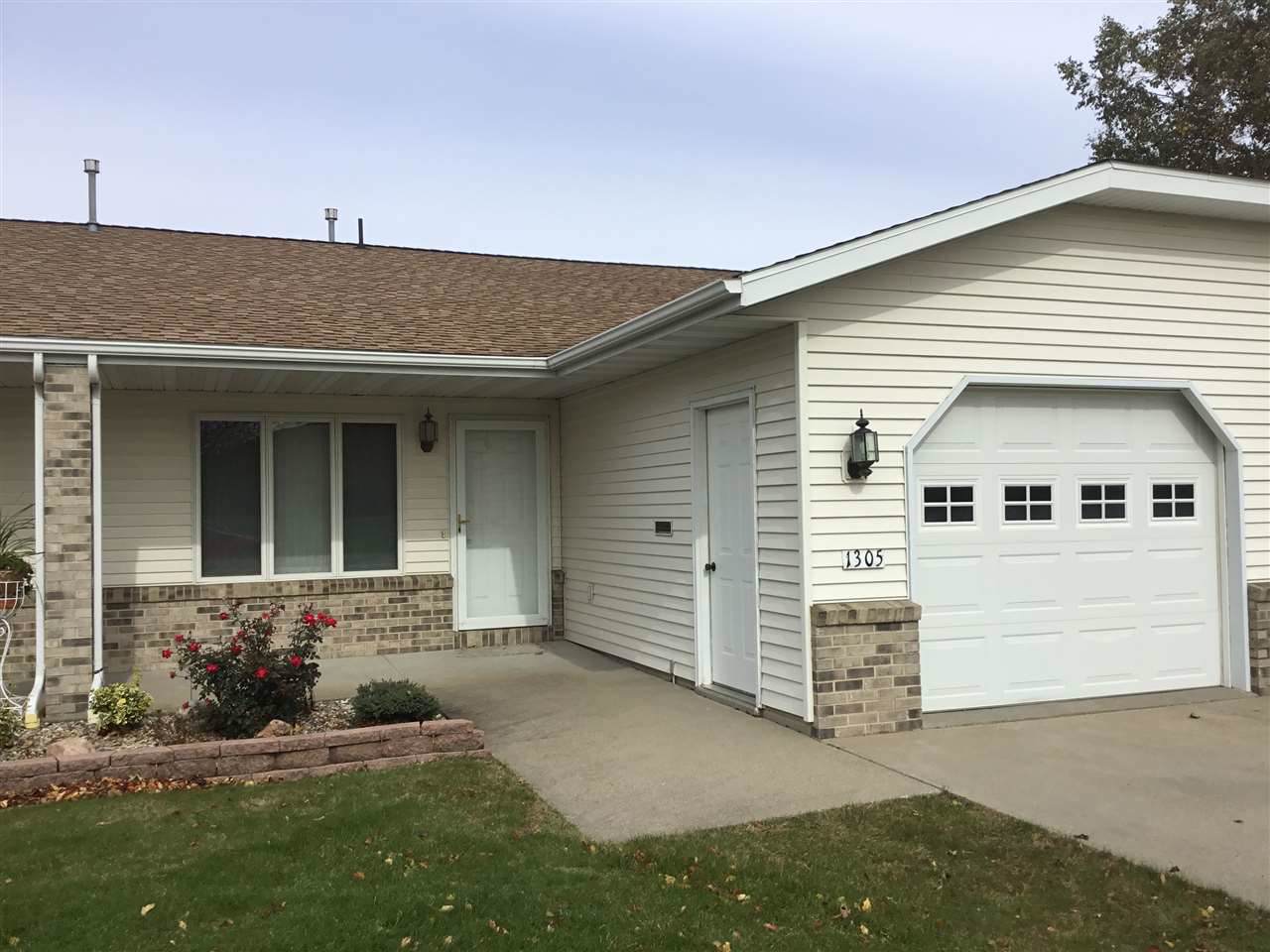 1305 Wemple - Photo 1