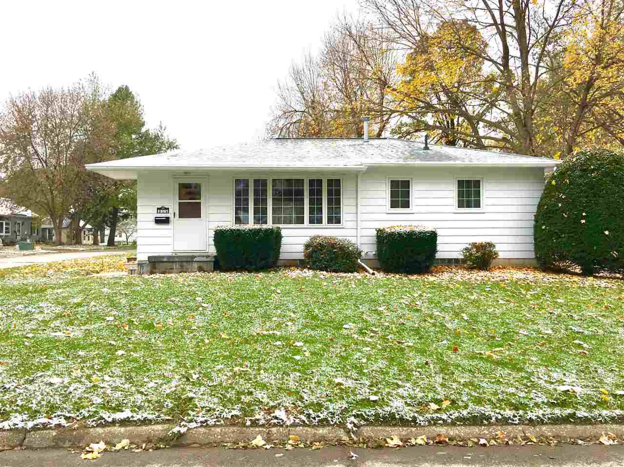 809 Sycamore St - Photo 1