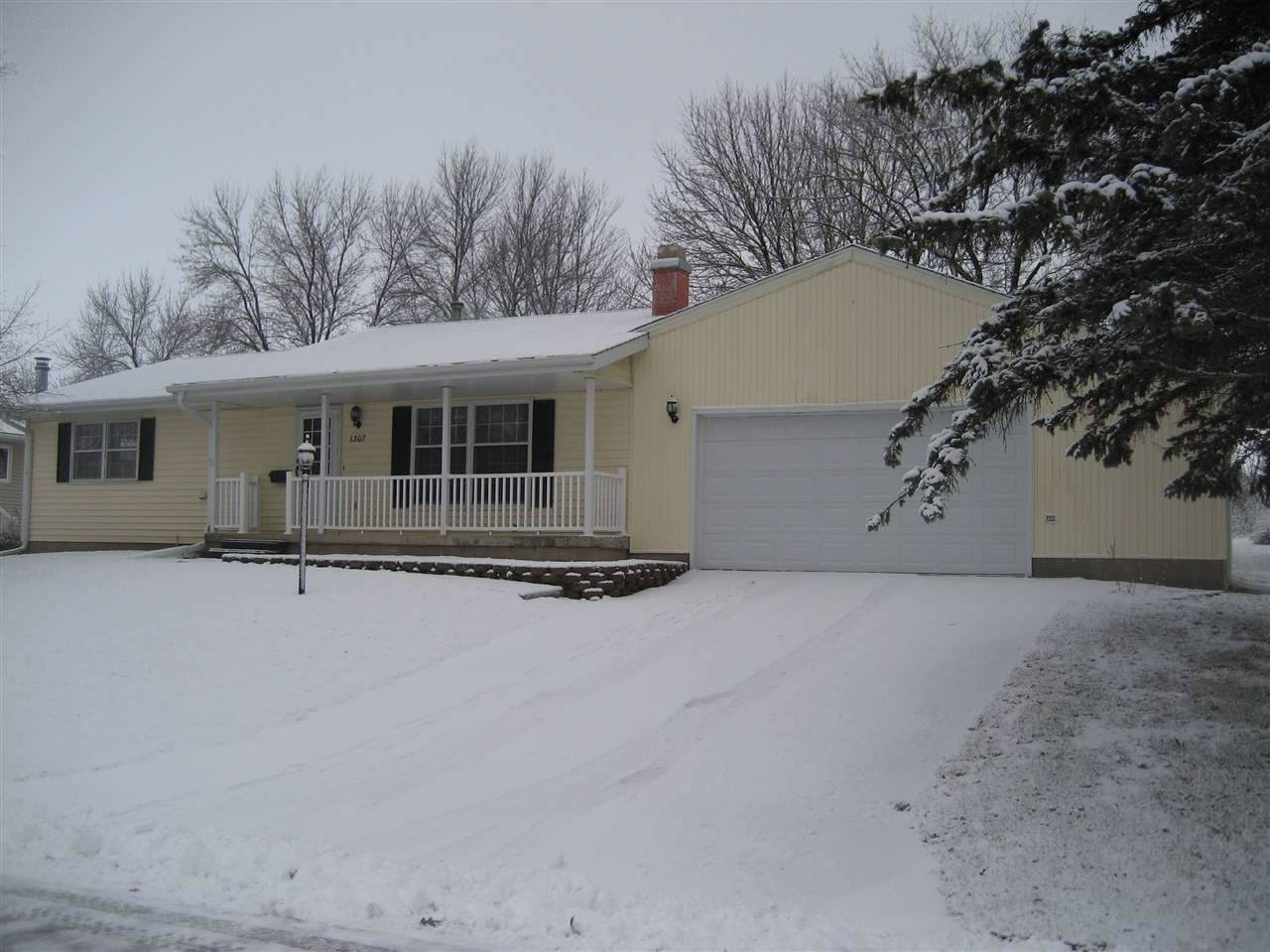 1307 Circle Dr. Circle - Photo 1