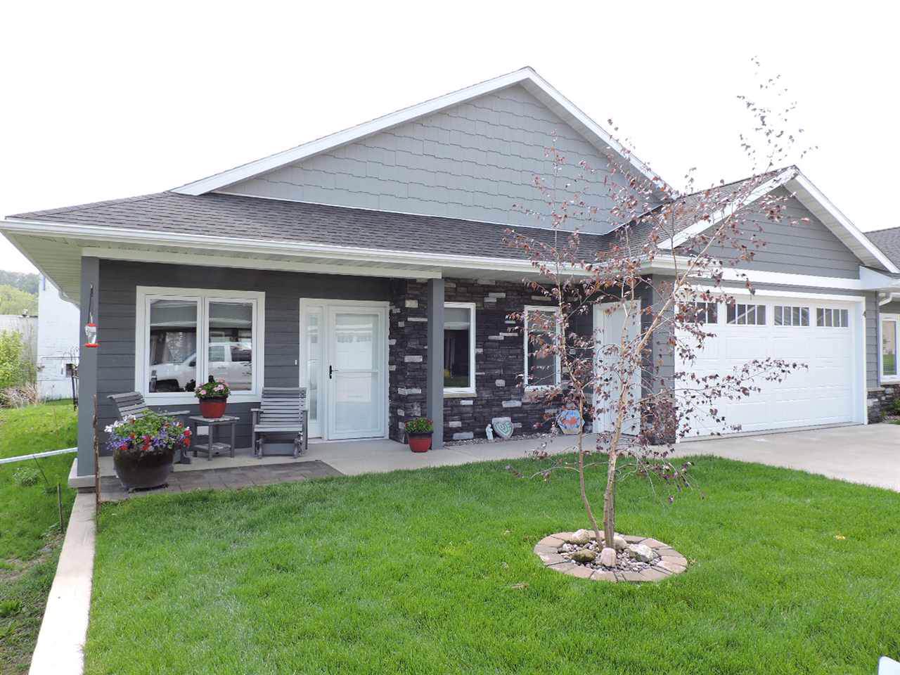 706 Water Street - Photo 1