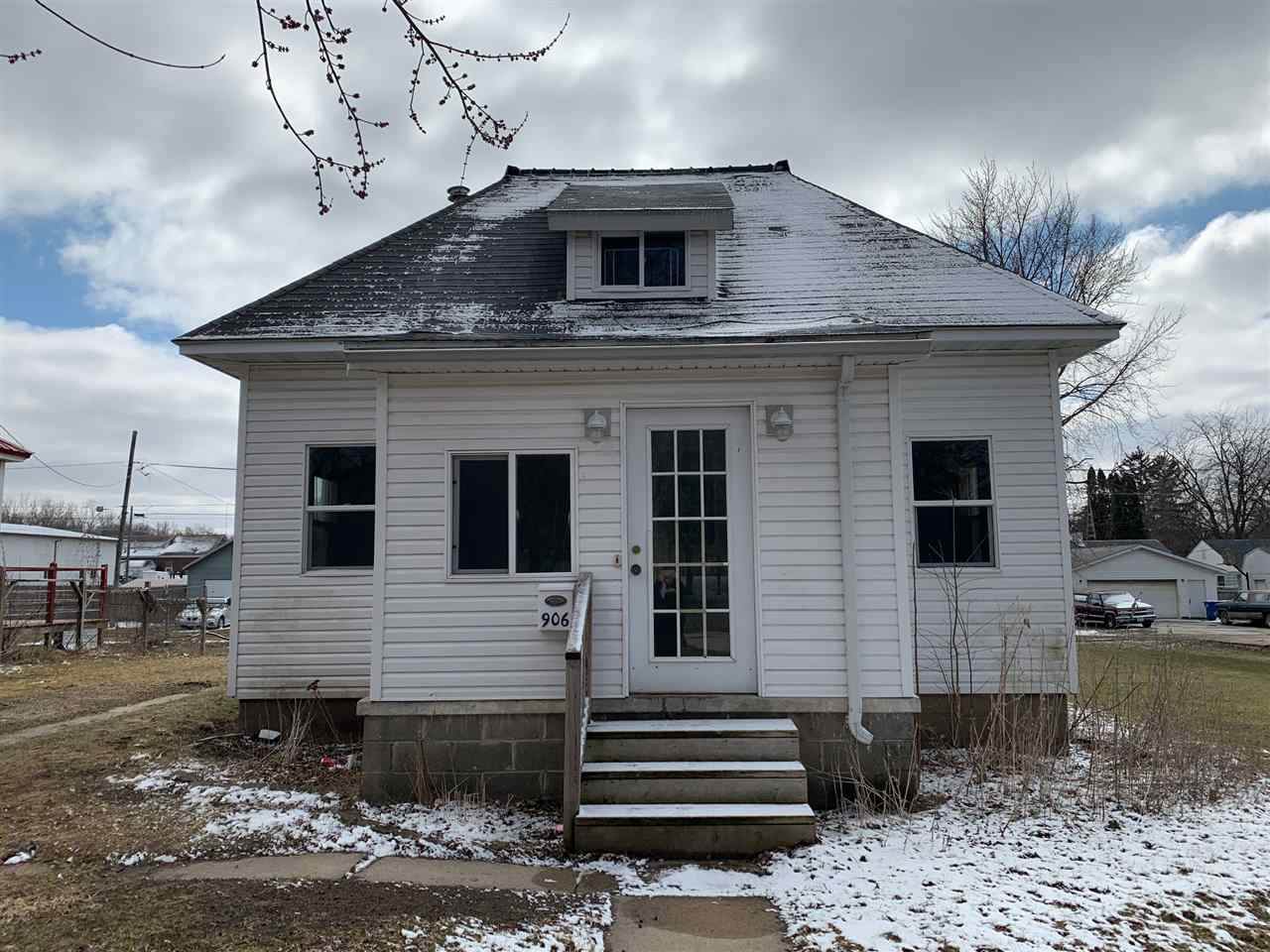 906 10th Avenue - Photo 1