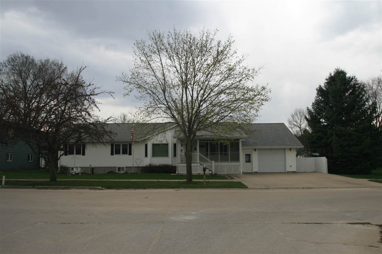 713 Maple Avenue - Photo 1