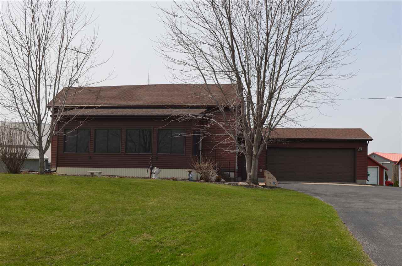 942 Prairie Avenue Nw - Photo 1