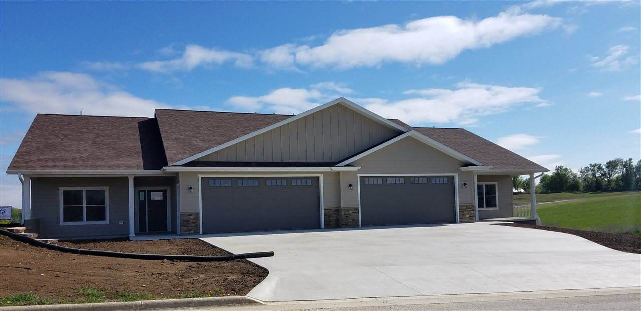 405 Highland Drive - Photo 1