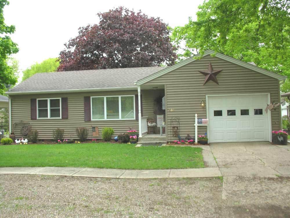 504 10th Street - Photo 1