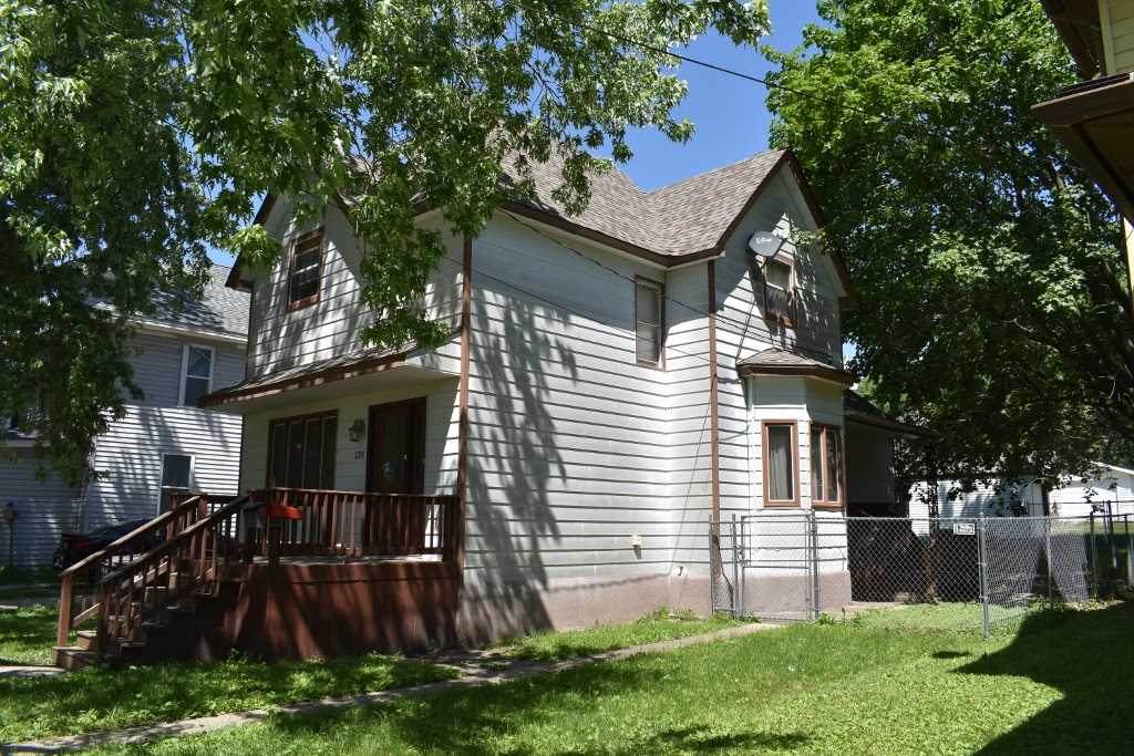 129 3rd Ave S.E. - Photo 1