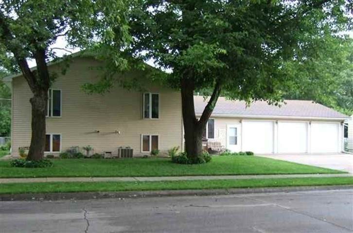 733 16th Ne - Photo 1