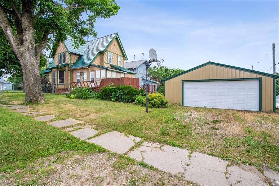 315 4TH Street - Photo 1