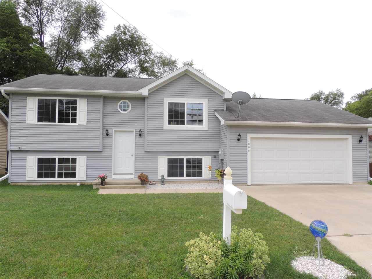 1006 Bronson Avenue - Photo 1