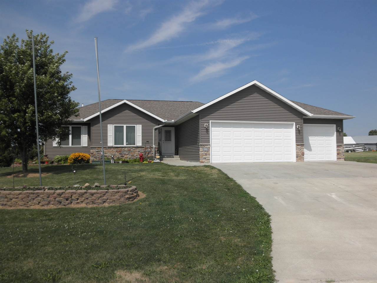301 Freedom Court - Photo 1