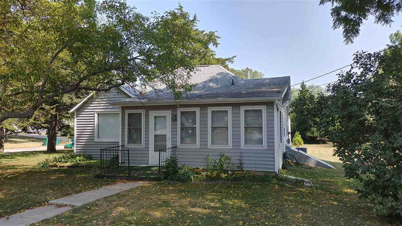 914 9th Avenue - Photo 1