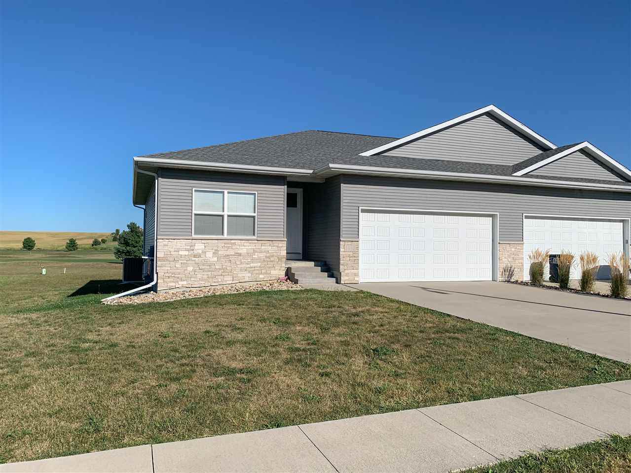 1422 Watson Way - Photo 1